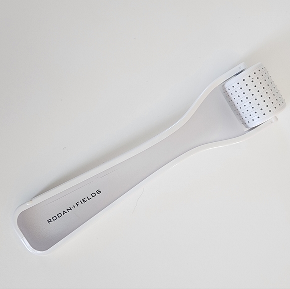 Rodan + Fields Microblading Roller - Picture 3 of 3